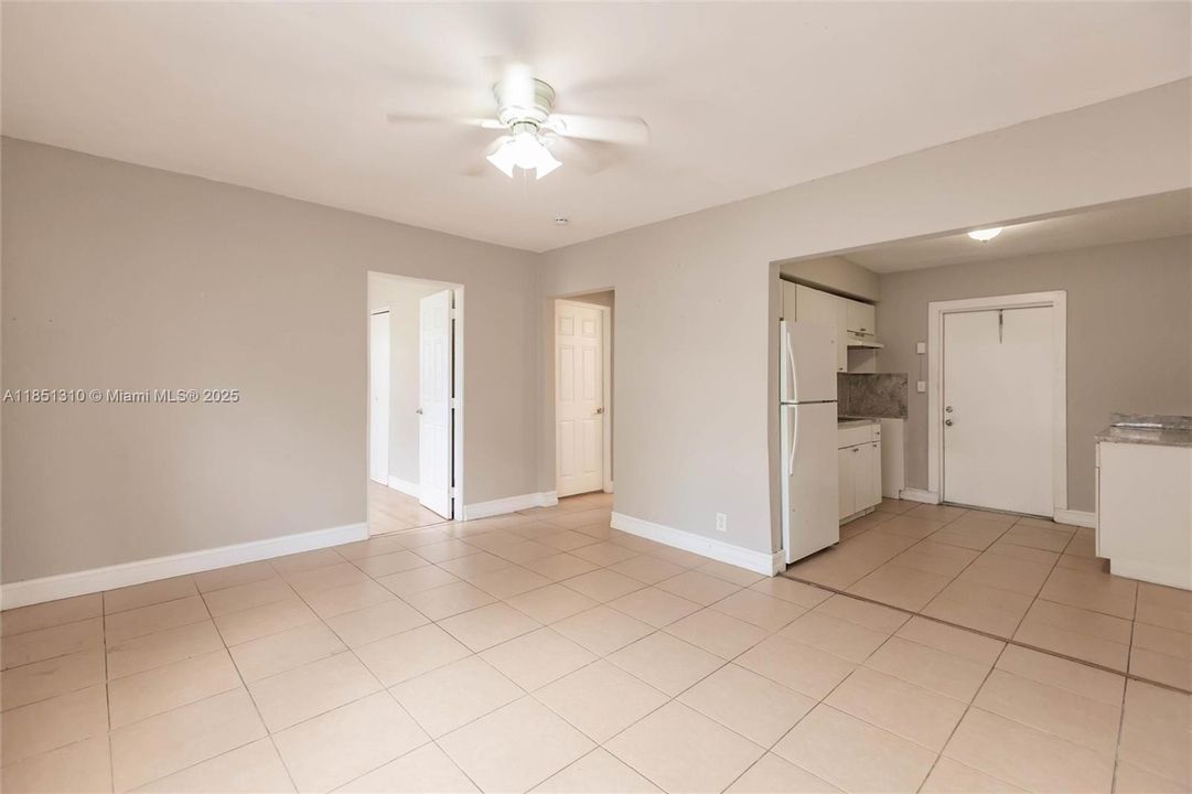 Недавно продано: $339,900 (2 спален, 1 ванн, 848 Квадратных фут)