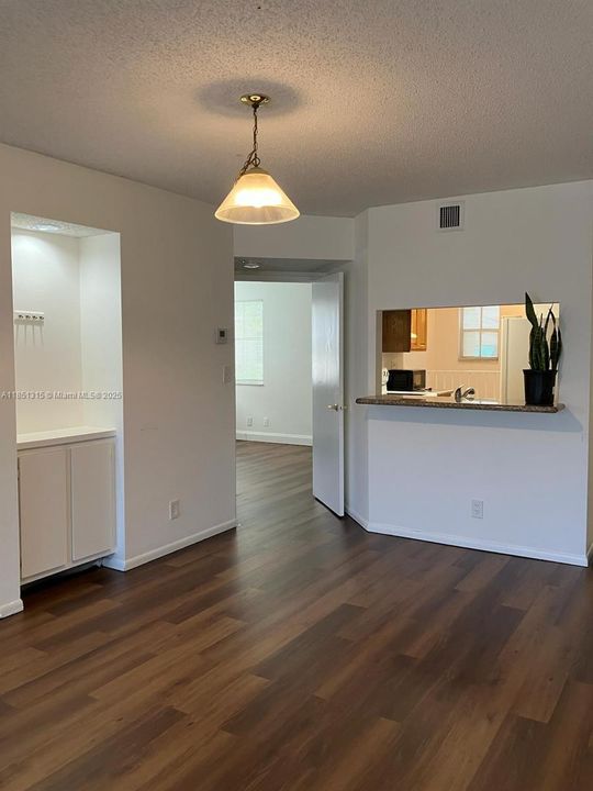 Recientemente alquilado: $2,100 (2 camas, 2 baños, 1120 Pies cuadrados)