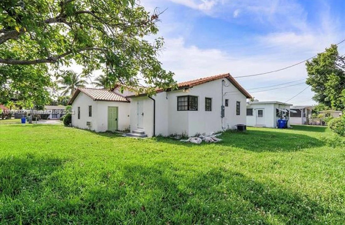 En Venta: $675,000 (3 camas, 3 baños, 1322 Pies cuadrados)