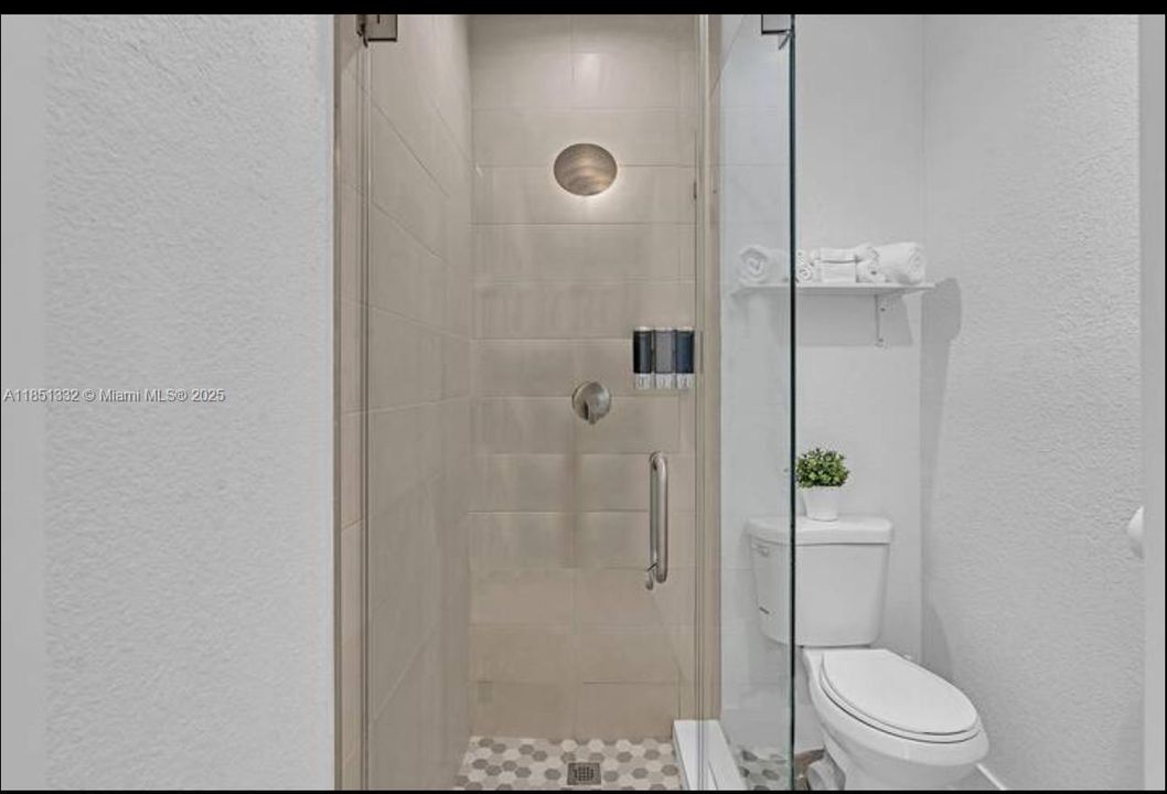 En Venta: $675,000 (3 camas, 3 baños, 1322 Pies cuadrados)