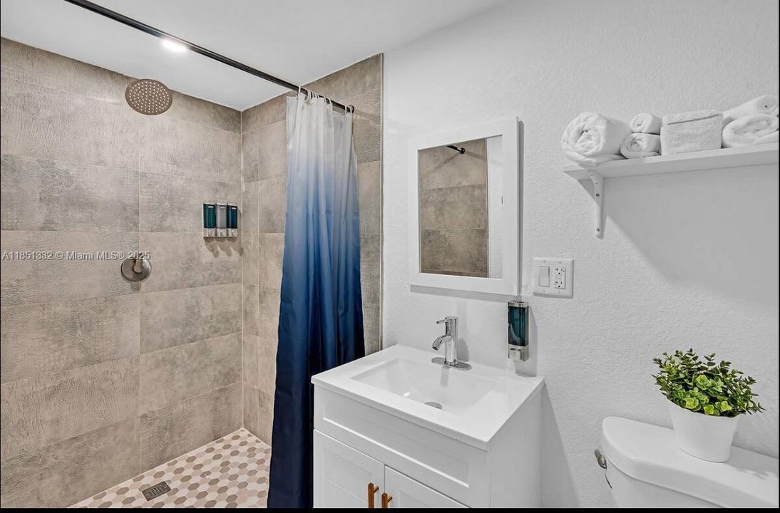 En Venta: $675,000 (3 camas, 3 baños, 1322 Pies cuadrados)