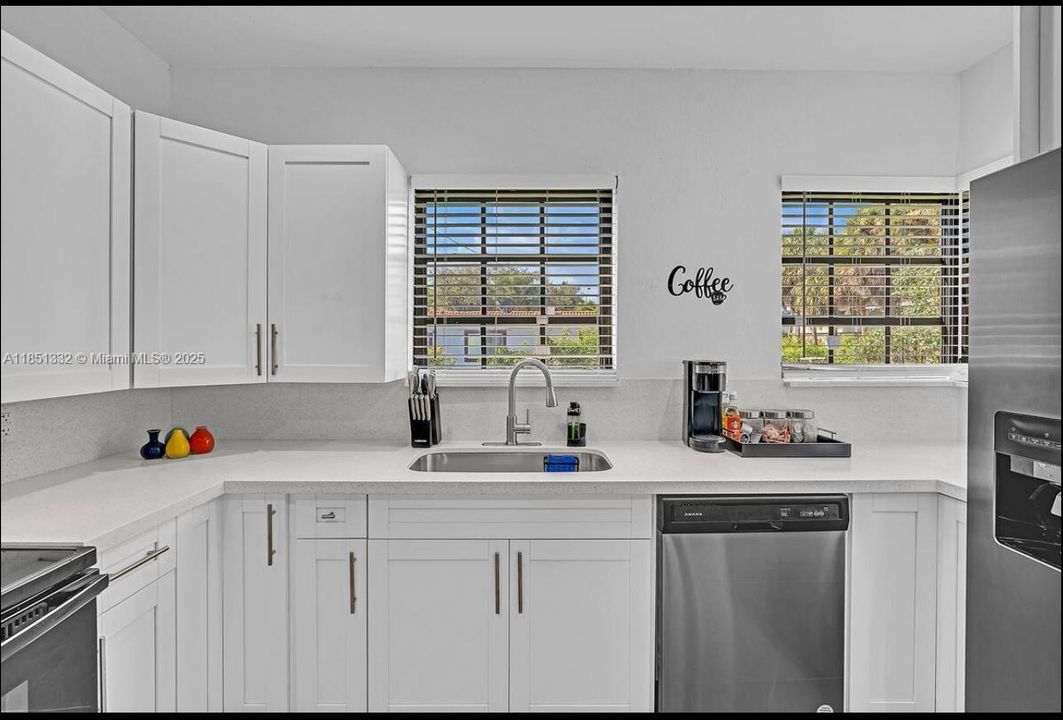 En Venta: $675,000 (3 camas, 3 baños, 1322 Pies cuadrados)