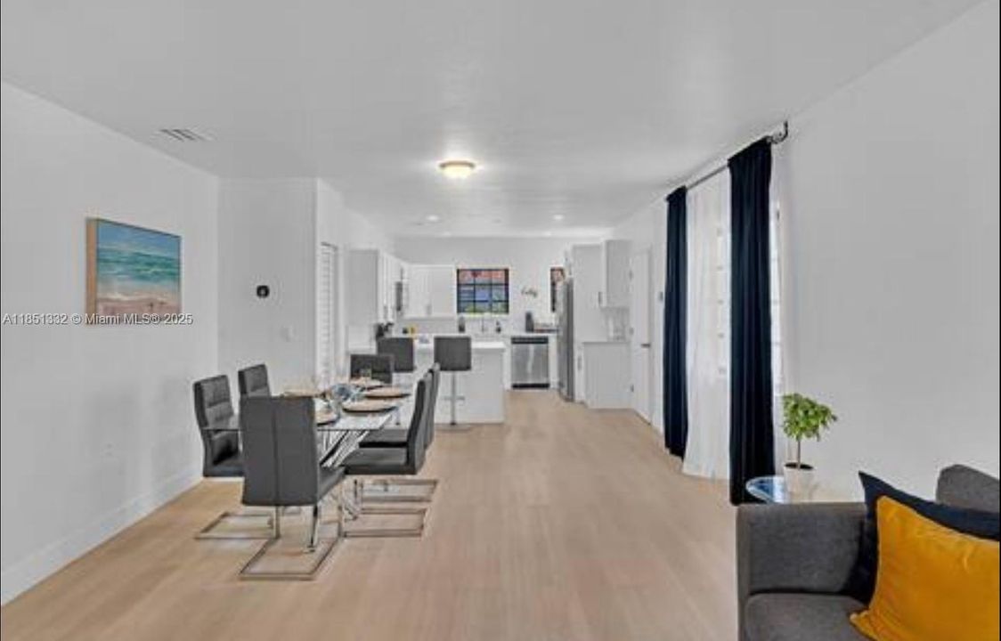 En Venta: $675,000 (3 camas, 3 baños, 1322 Pies cuadrados)