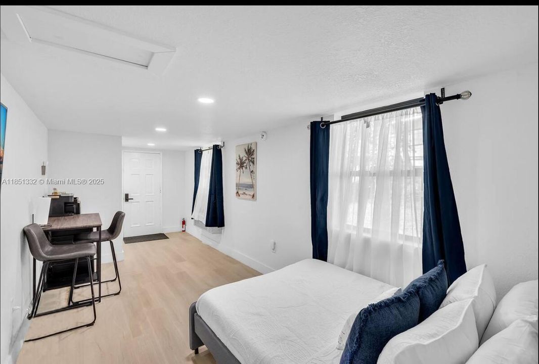 En Venta: $675,000 (3 camas, 3 baños, 1322 Pies cuadrados)