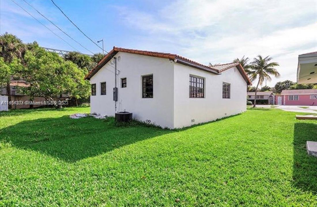 En Venta: $675,000 (3 camas, 3 baños, 1322 Pies cuadrados)