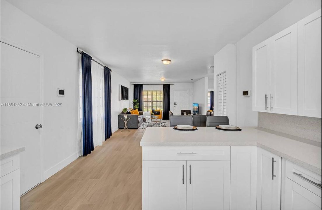En Venta: $675,000 (3 camas, 3 baños, 1322 Pies cuadrados)
