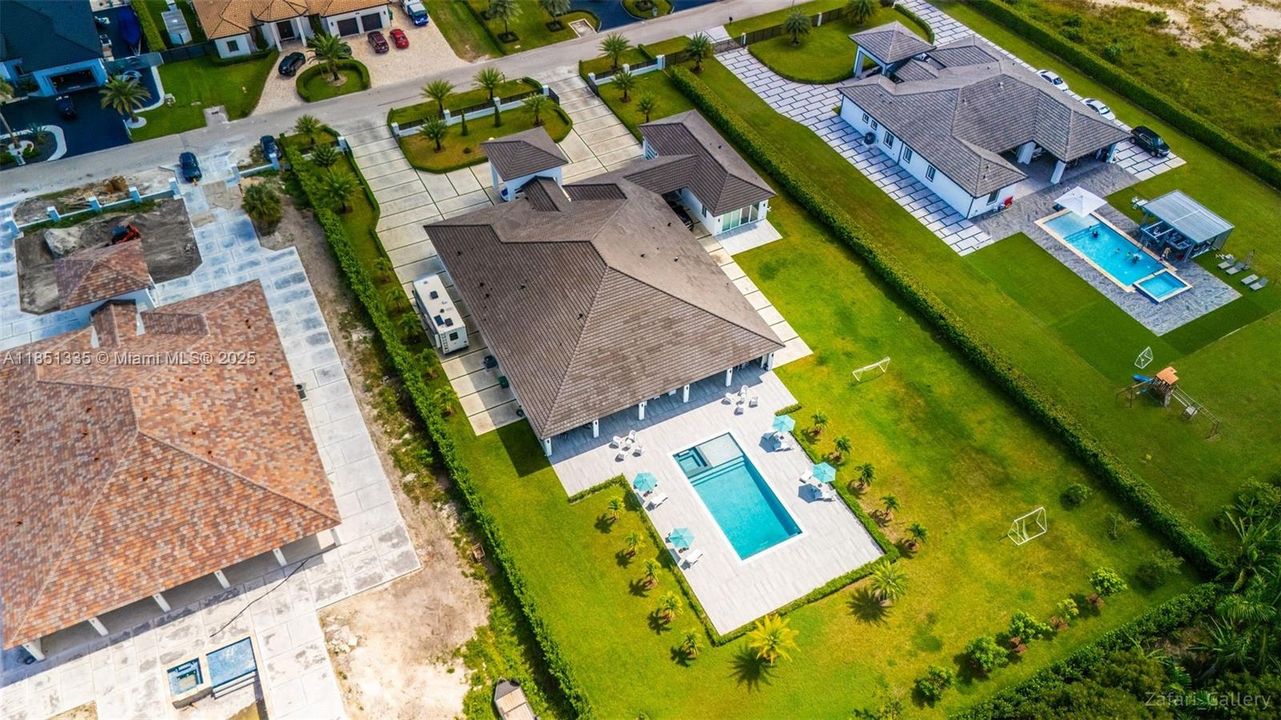Vendido Recientemente: $3,995,000 (6 camas, 6 baños, 7164 Pies cuadrados)