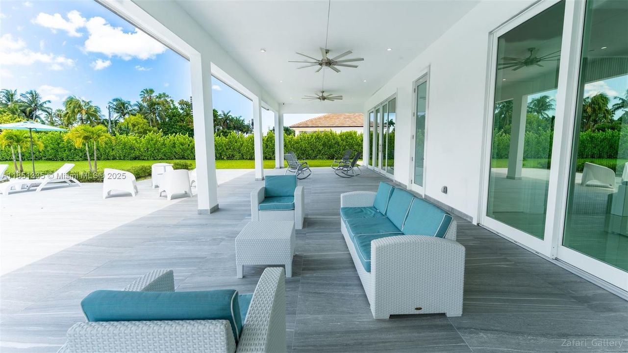 Vendido Recientemente: $3,995,000 (6 camas, 6 baños, 7164 Pies cuadrados)