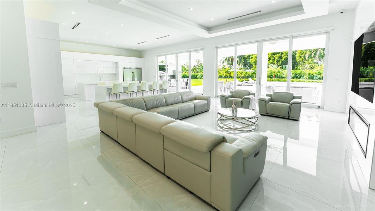 Vendido Recientemente: $3,995,000 (6 camas, 6 baños, 7164 Pies cuadrados)