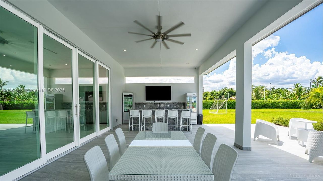 Vendido Recientemente: $3,995,000 (6 camas, 6 baños, 7164 Pies cuadrados)