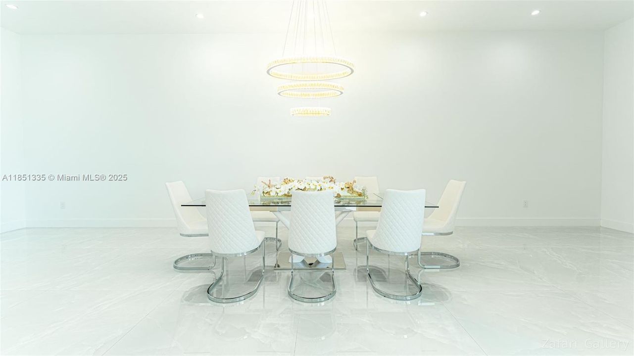 Vendido Recientemente: $3,995,000 (6 camas, 6 baños, 7164 Pies cuadrados)