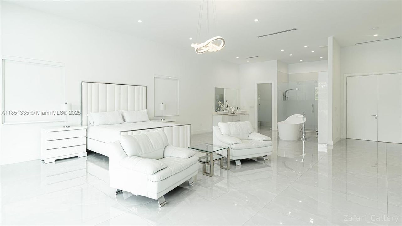 Vendido Recientemente: $3,995,000 (6 camas, 6 baños, 7164 Pies cuadrados)