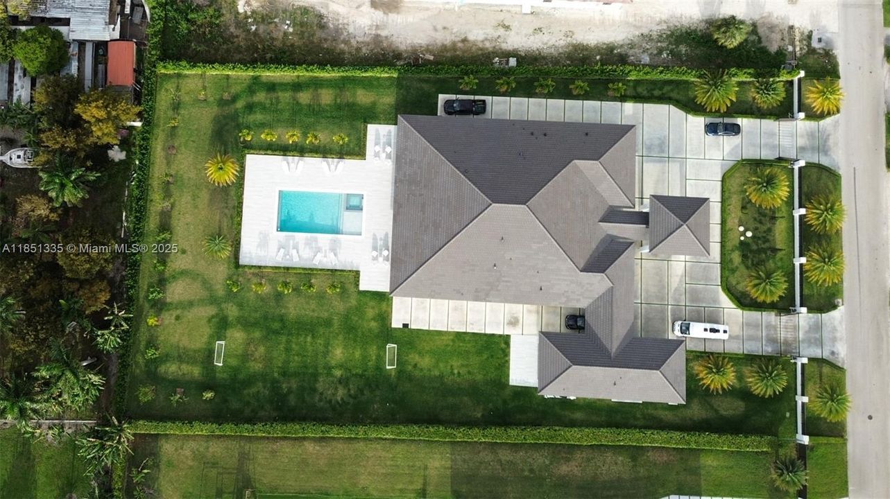 Vendido Recientemente: $3,995,000 (6 camas, 6 baños, 7164 Pies cuadrados)