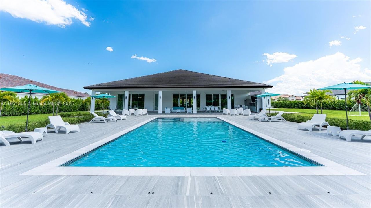 Vendido Recientemente: $3,995,000 (6 camas, 6 baños, 7164 Pies cuadrados)