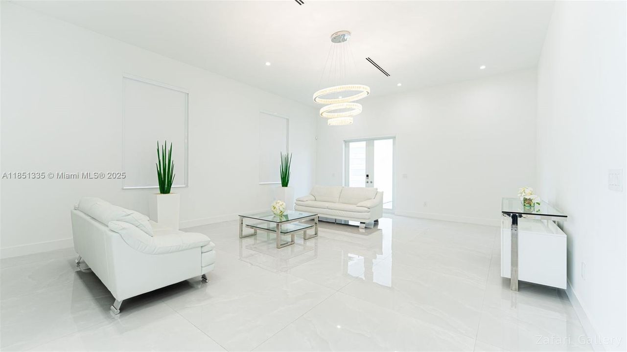 Vendido Recientemente: $3,995,000 (6 camas, 6 baños, 7164 Pies cuadrados)