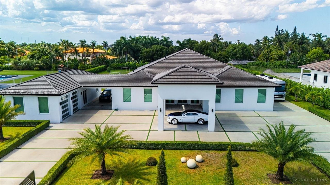 Vendido Recientemente: $3,995,000 (6 camas, 6 baños, 7164 Pies cuadrados)