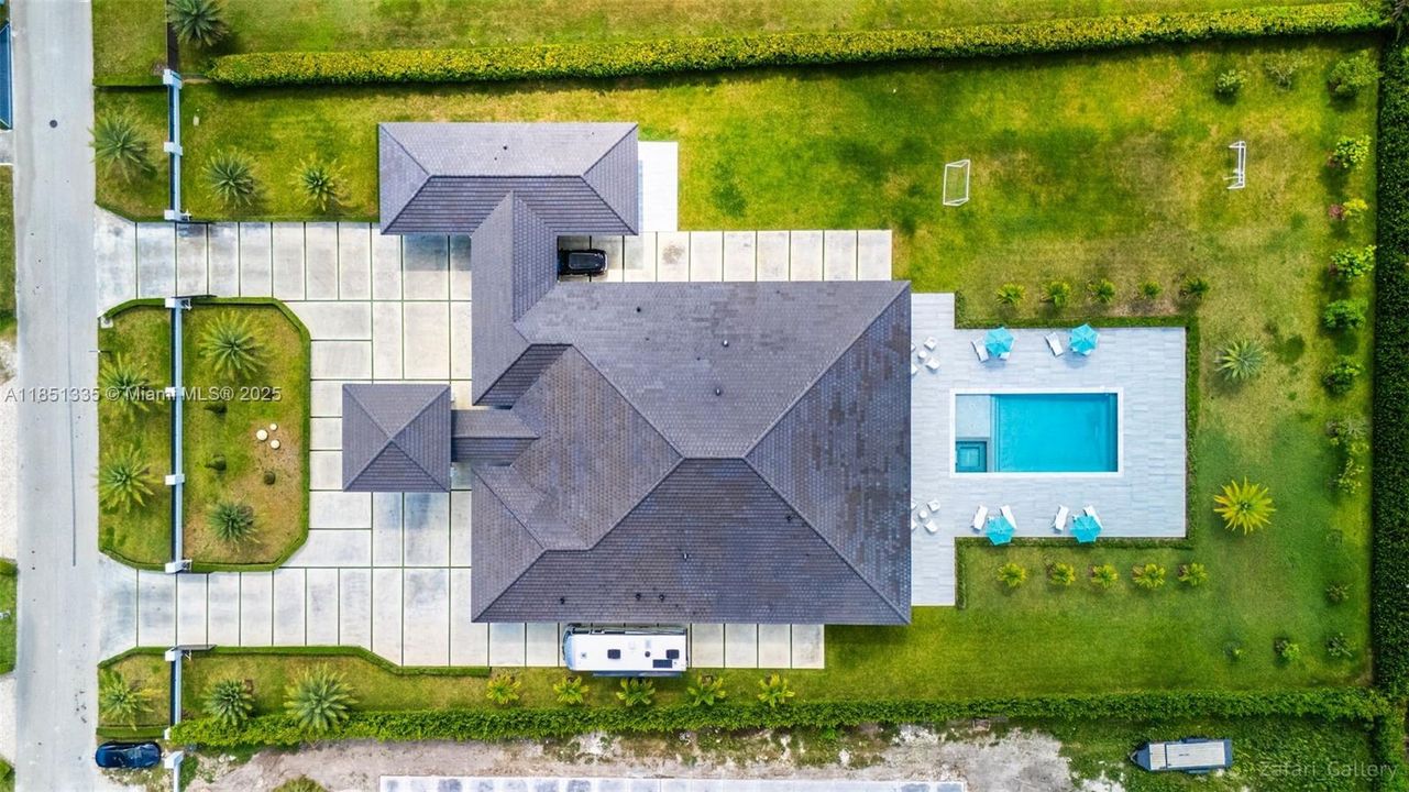 Vendido Recientemente: $3,995,000 (6 camas, 6 baños, 7164 Pies cuadrados)