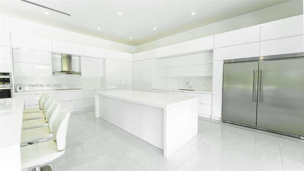 Vendido Recientemente: $3,995,000 (6 camas, 6 baños, 7164 Pies cuadrados)