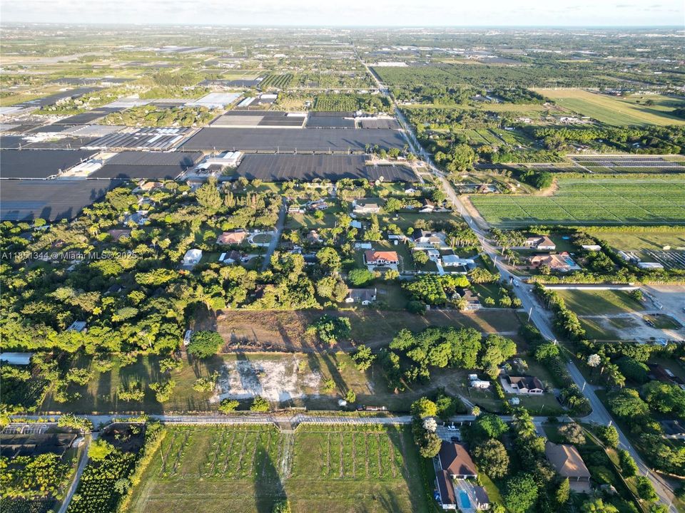 待售: $795,000 (2.86 acres)