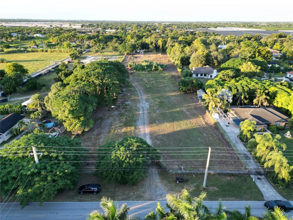 待售: $795,000 (2.86 acres)