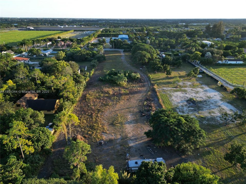 待售: $795,000 (2.86 acres)