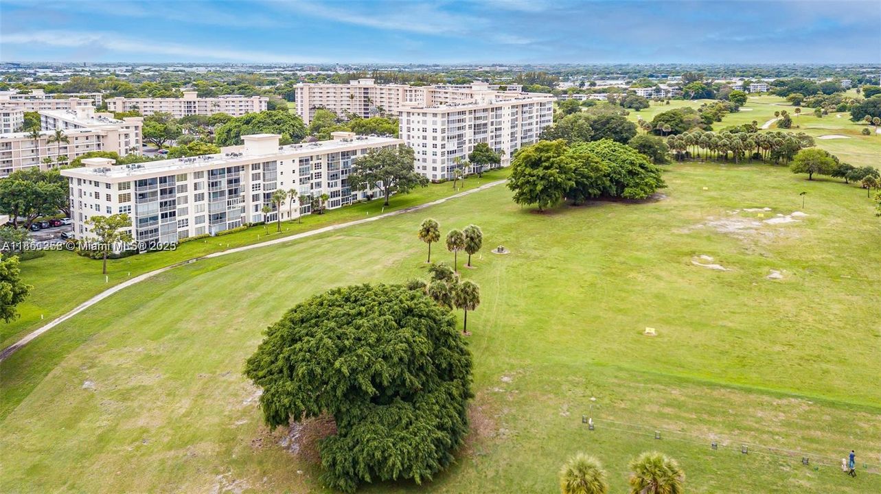 En Venta: $280,000 (2 camas, 2 baños, 1100 Pies cuadrados)