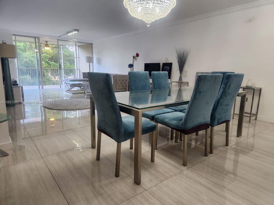 For Sale: $275,000 (2 beds, 2 baths, 1674 Square Feet)