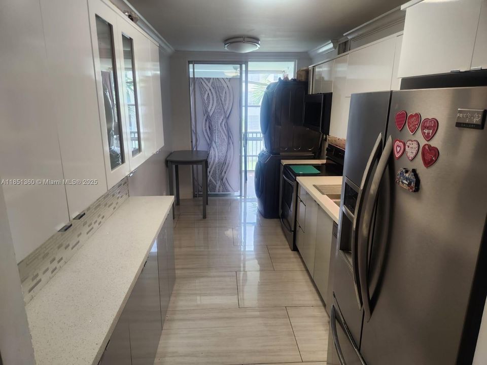 For Sale: $275,000 (2 beds, 2 baths, 1674 Square Feet)