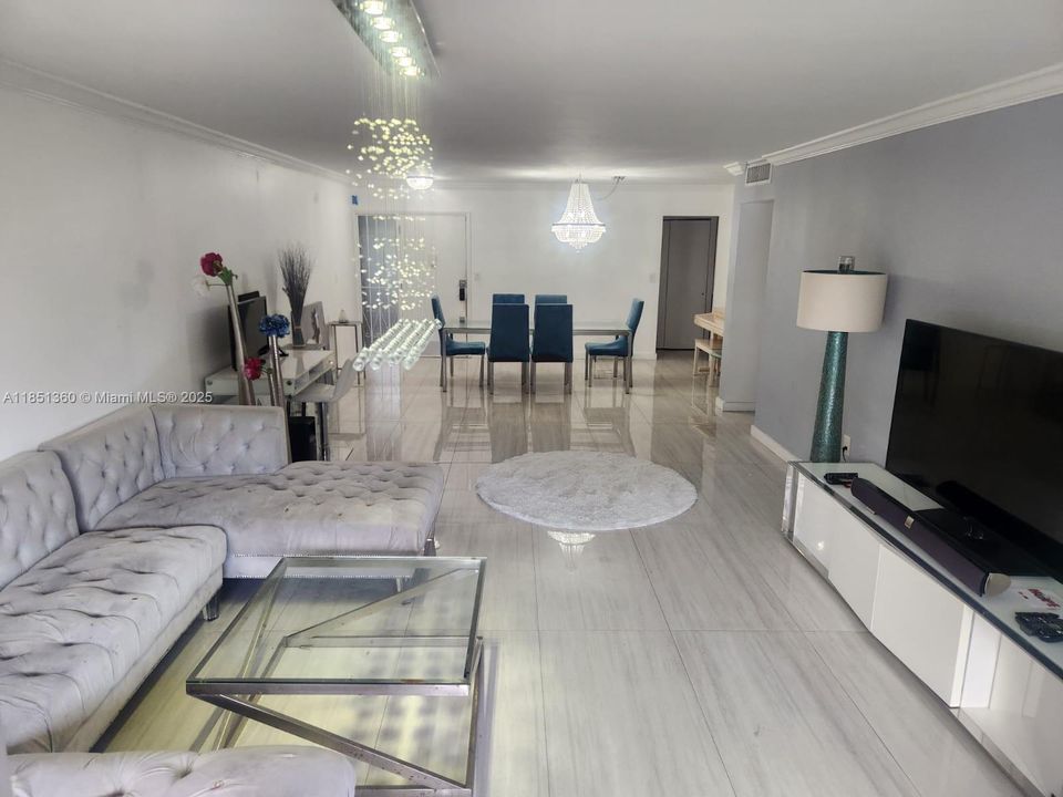 For Sale: $275,000 (2 beds, 2 baths, 1674 Square Feet)