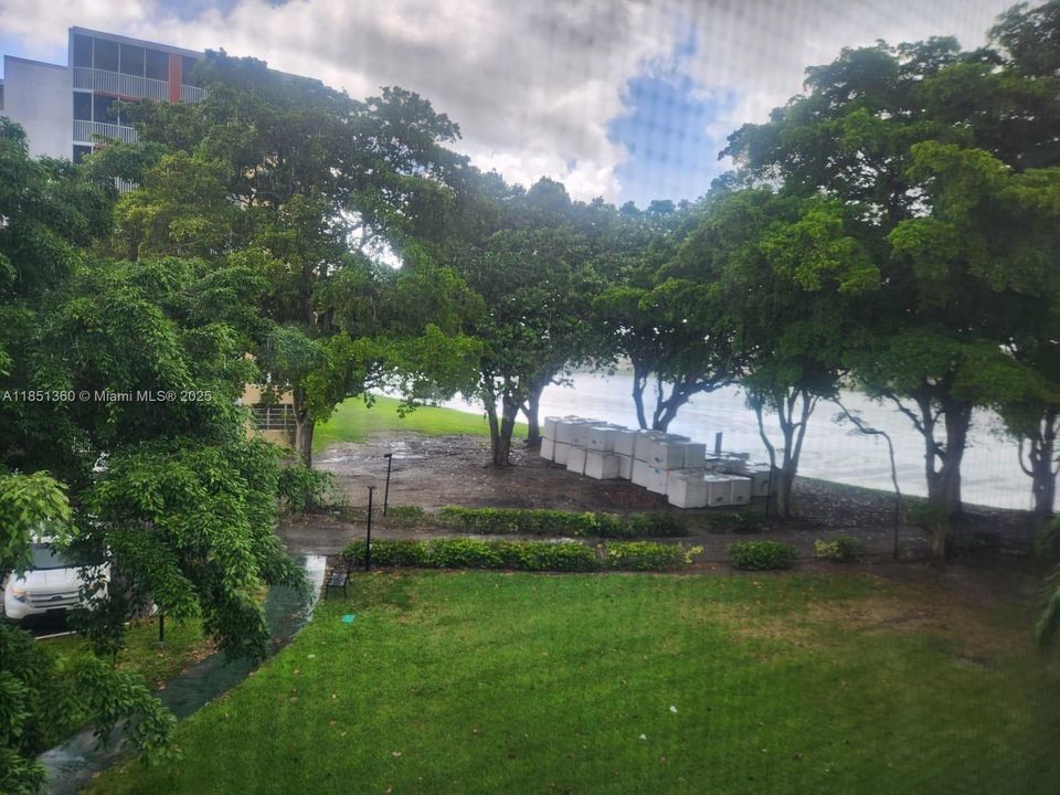 For Sale: $275,000 (2 beds, 2 baths, 1674 Square Feet)