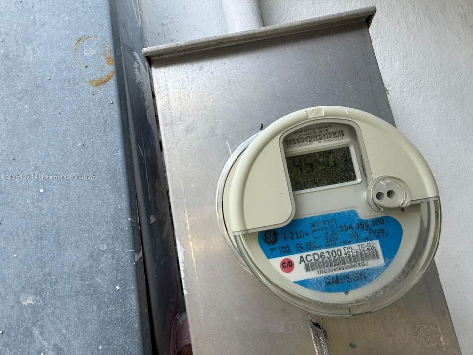 最近售出: $385,000 (3 贝兹, 1 浴室, 1217 平方英尺)