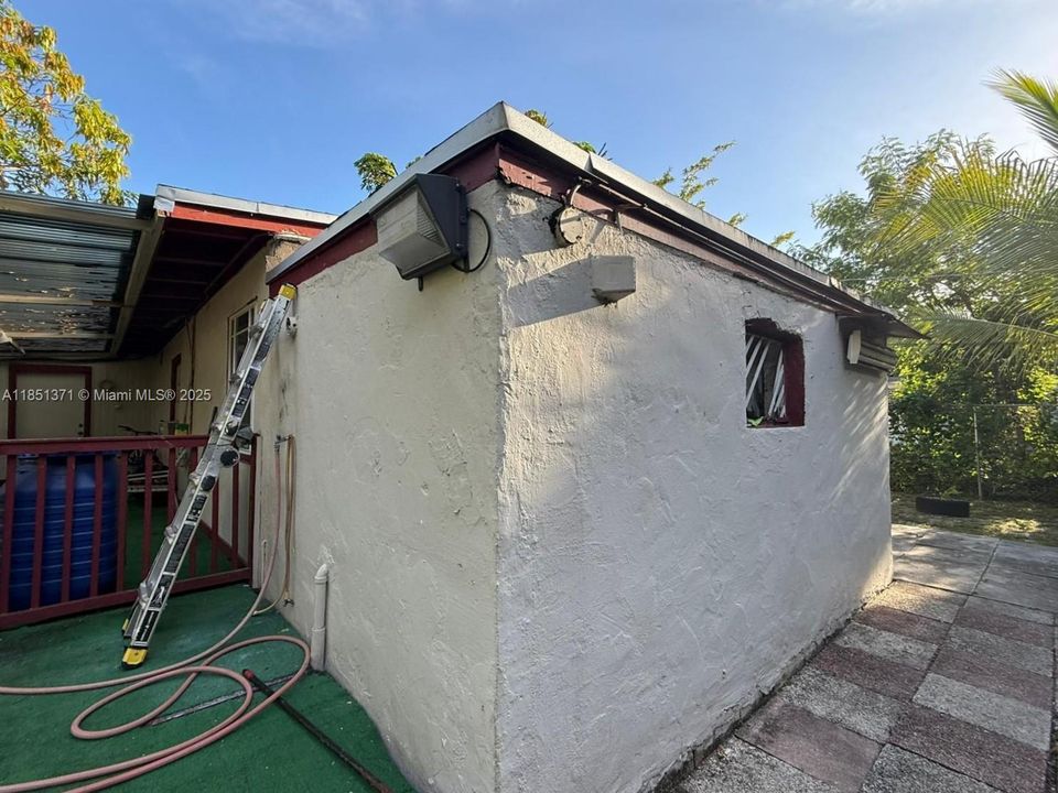 最近售出: $385,000 (3 贝兹, 1 浴室, 1217 平方英尺)