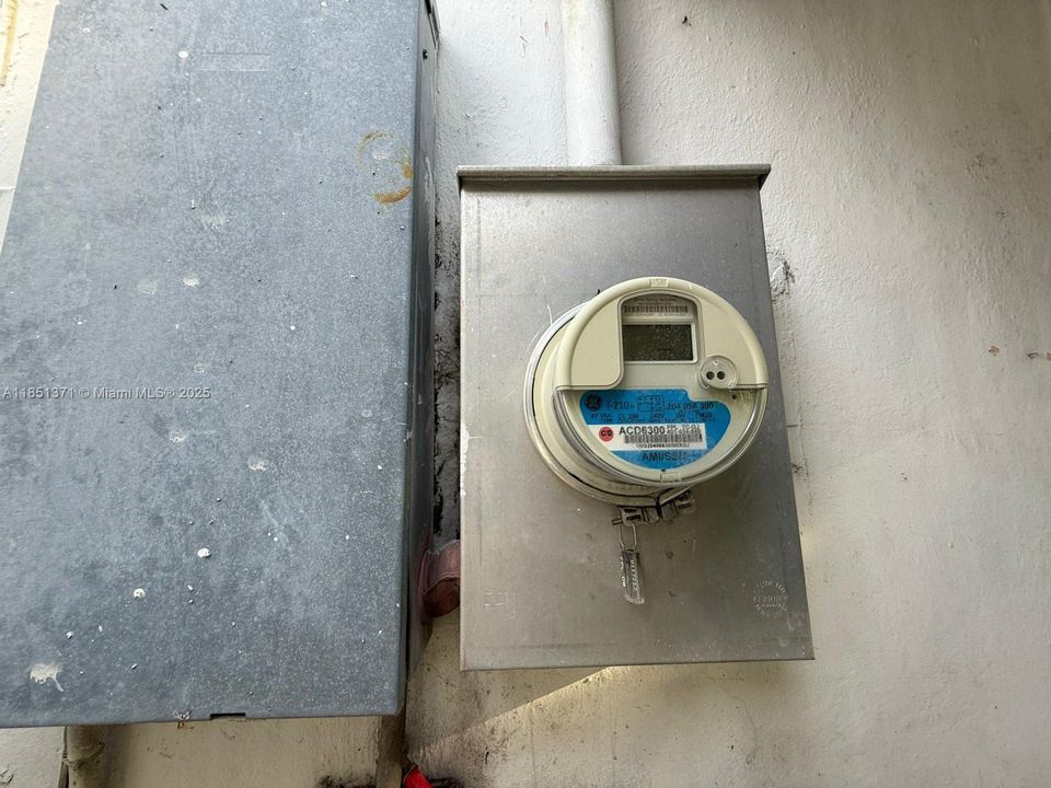 最近售出: $385,000 (3 贝兹, 1 浴室, 1217 平方英尺)