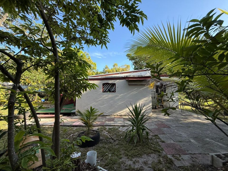 最近售出: $385,000 (3 贝兹, 1 浴室, 1217 平方英尺)