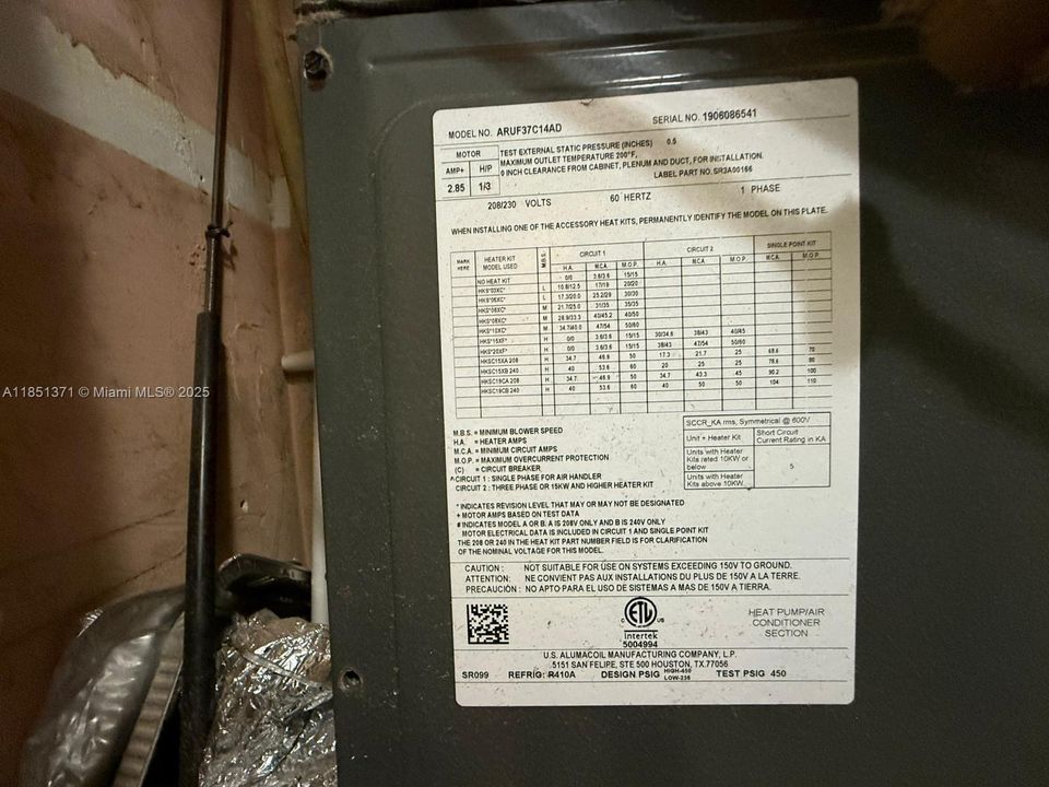 最近售出: $385,000 (3 贝兹, 1 浴室, 1217 平方英尺)