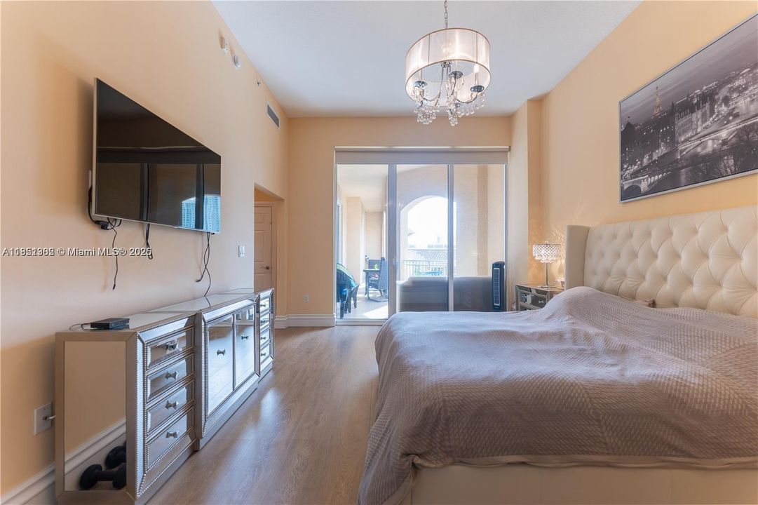 For Sale: $690,000 (2 beds, 2 baths, 1708 Square Feet)