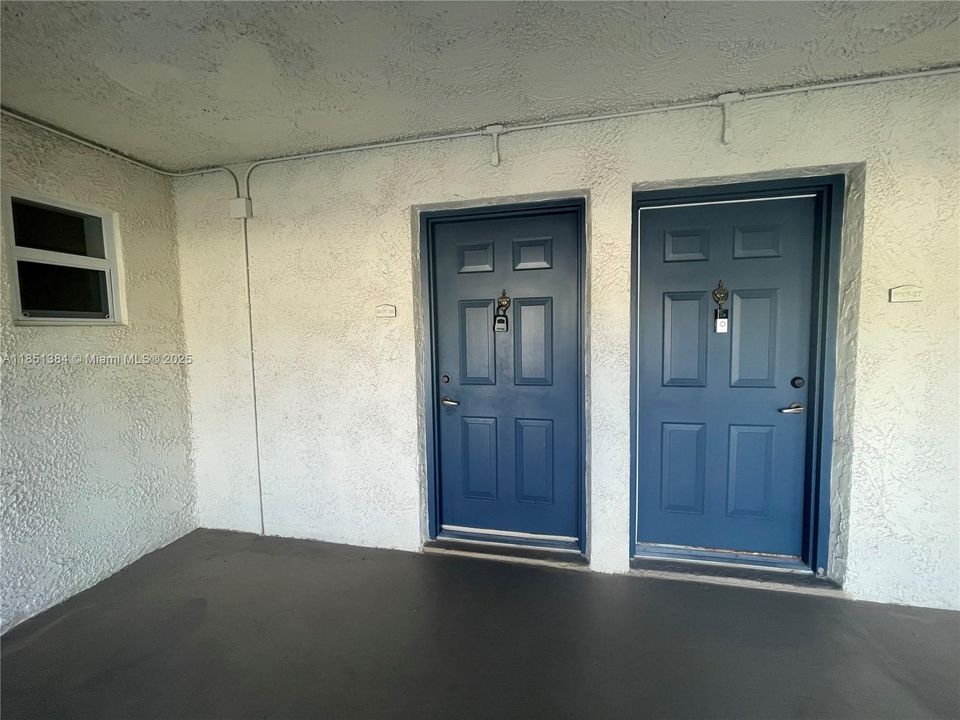 待售: $390,000 (2 贝兹, 1 浴室, 805 平方英尺)