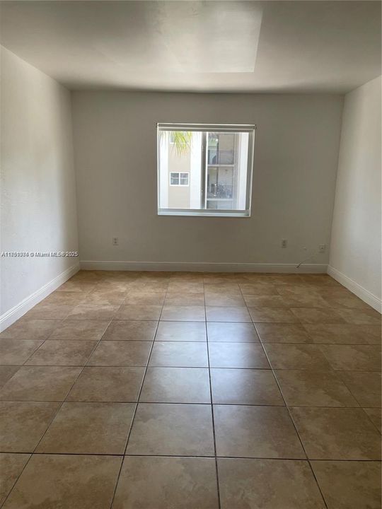 待售: $390,000 (2 贝兹, 1 浴室, 805 平方英尺)