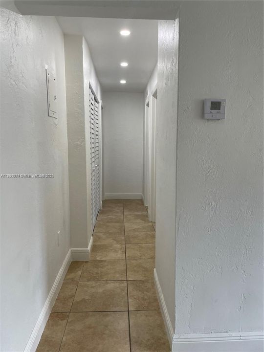 待售: $390,000 (2 贝兹, 1 浴室, 805 平方英尺)