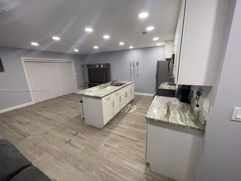 Recently Rented: $1,450 (1 beds, 1 baths, 973 Square Feet)