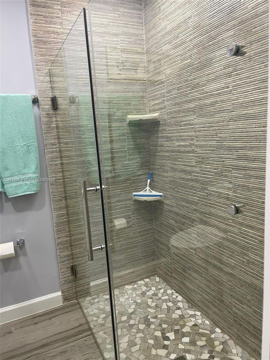 Recently Rented: $1,450 (1 beds, 1 baths, 973 Square Feet)