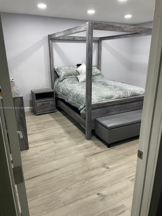 Recently Rented: $1,450 (1 beds, 1 baths, 973 Square Feet)