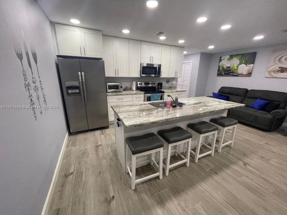 Recently Rented: $1,450 (1 beds, 1 baths, 973 Square Feet)