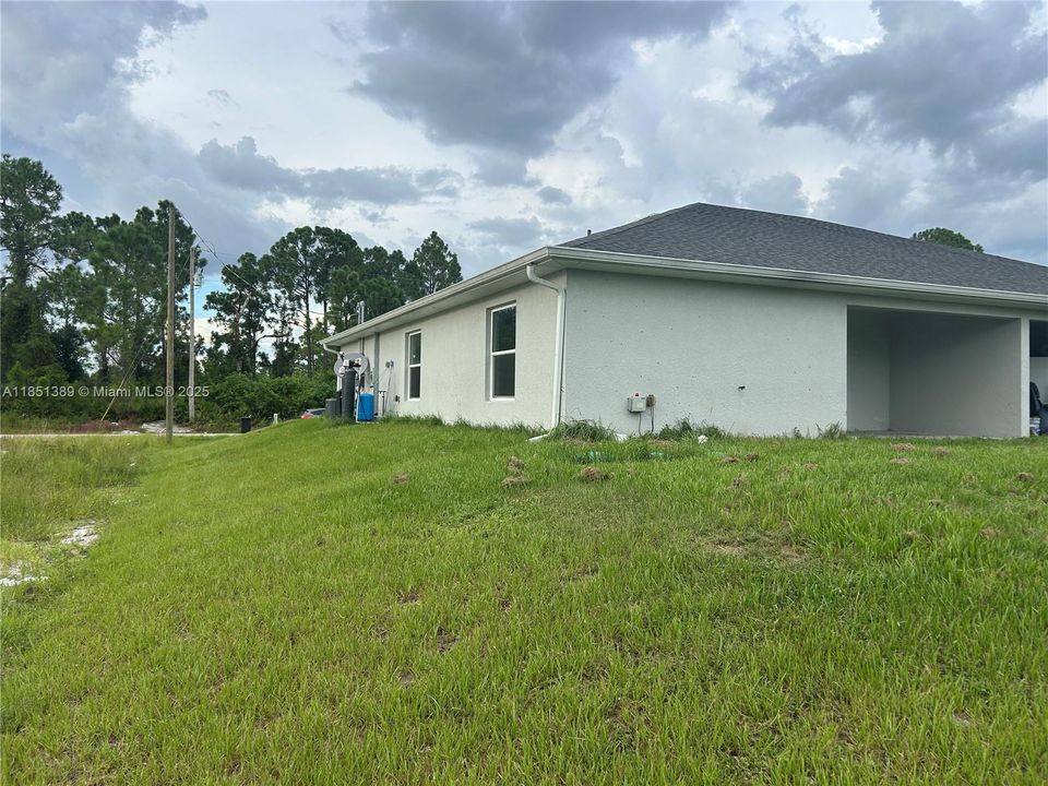 For Rent: $1,900 (3 beds, 2 baths, 1192 Square Feet)