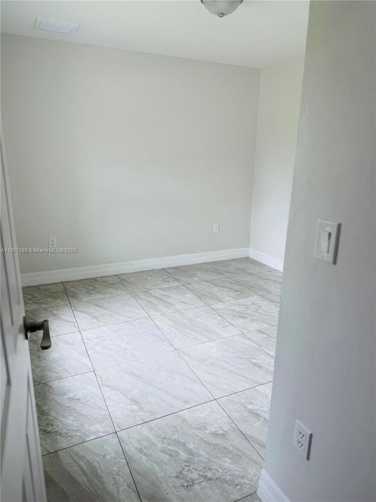 For Rent: $1,900 (3 beds, 2 baths, 1192 Square Feet)