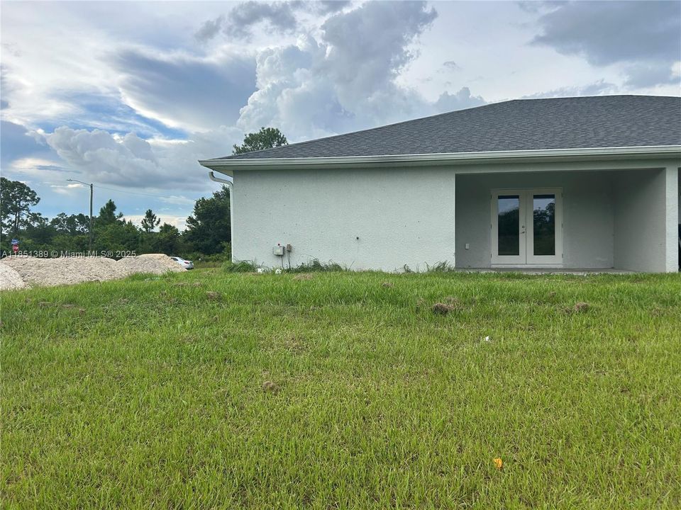 For Rent: $1,900 (3 beds, 2 baths, 1192 Square Feet)