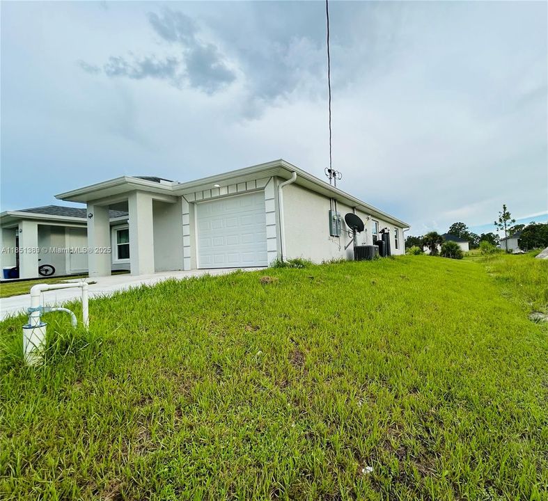 For Rent: $1,900 (3 beds, 2 baths, 1192 Square Feet)