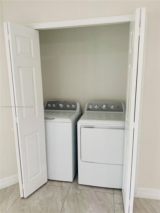 For Rent: $1,900 (3 beds, 2 baths, 1192 Square Feet)