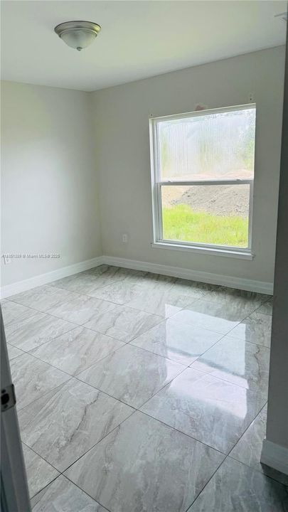 For Rent: $1,900 (3 beds, 2 baths, 1192 Square Feet)