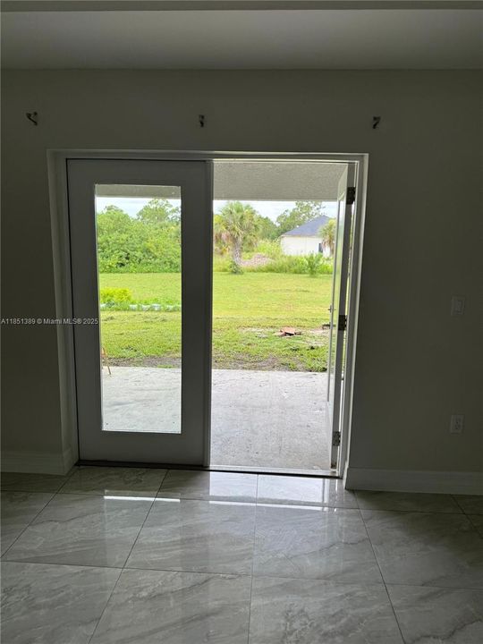 For Rent: $1,900 (3 beds, 2 baths, 1192 Square Feet)